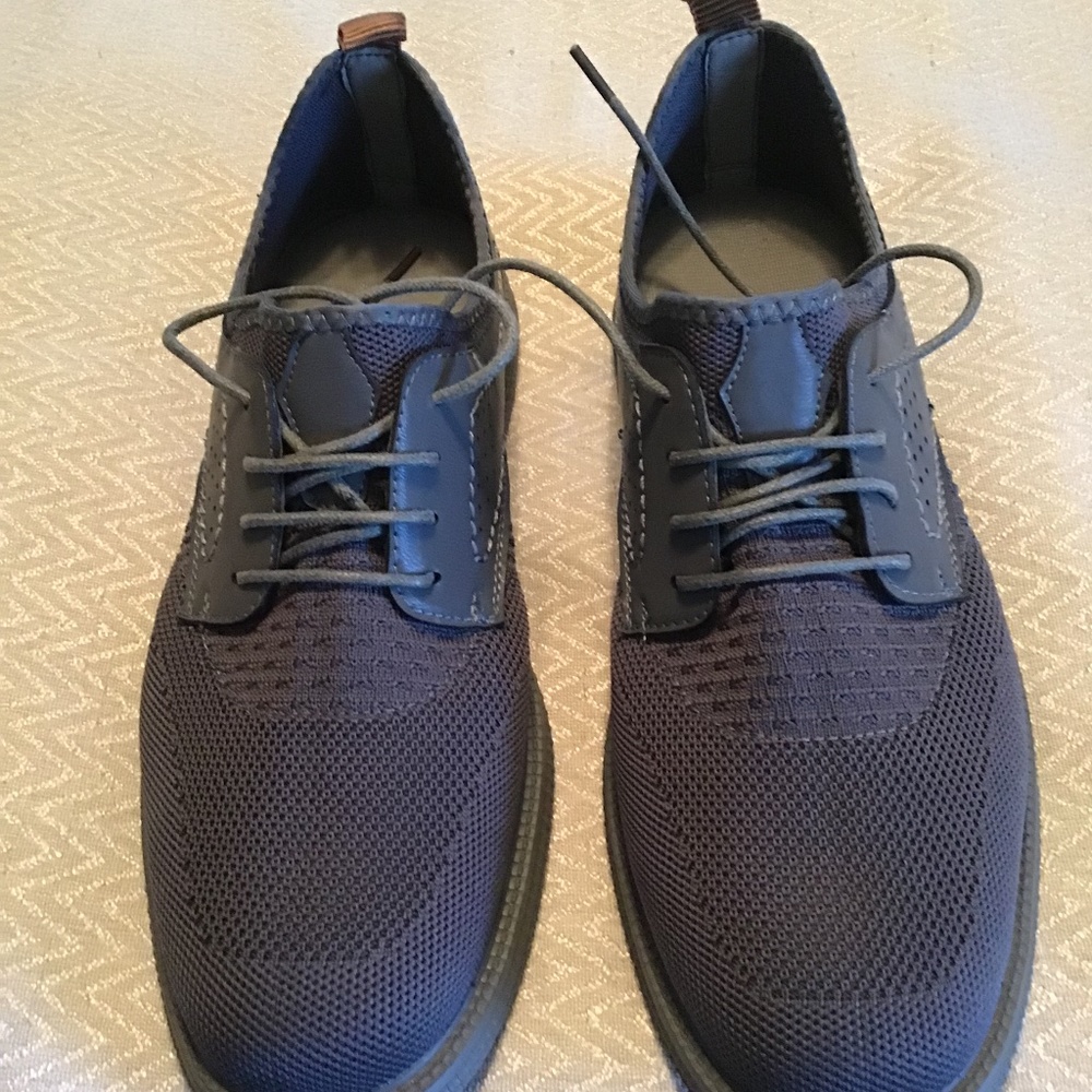 No brand Casual / Dress Shoes.